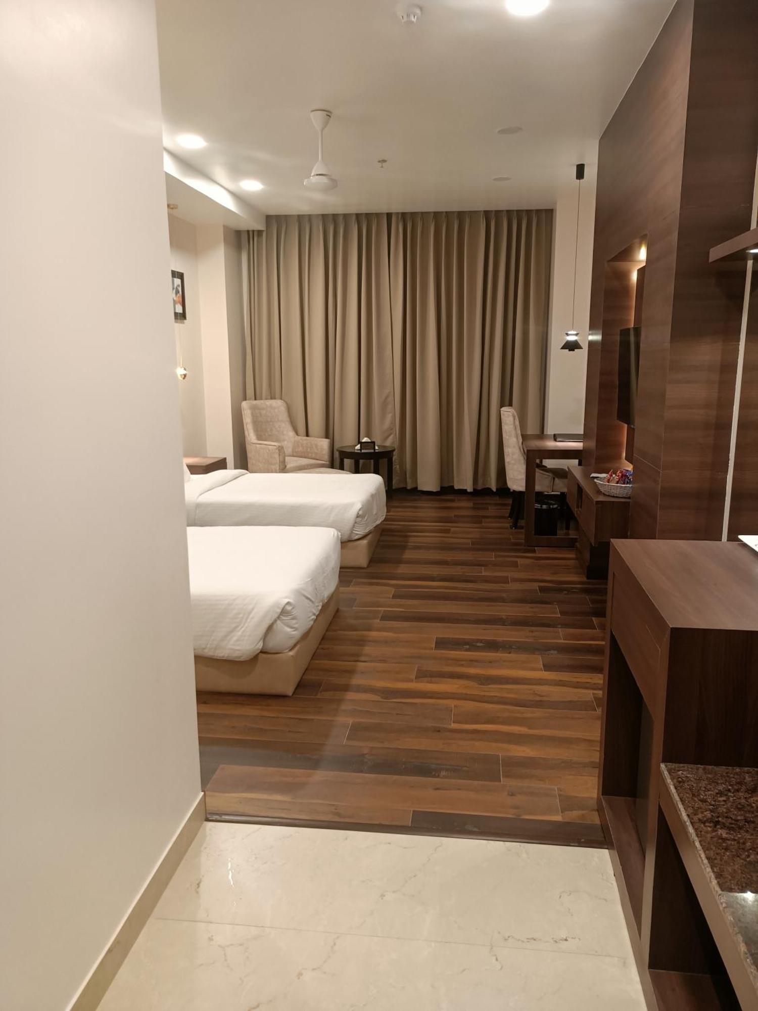 M B Greens Clarks Inn Moradabad Exterior foto